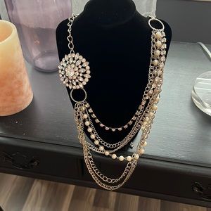 Classic style necklace